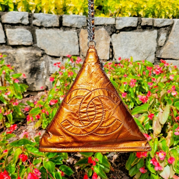 chanel pyramid bag